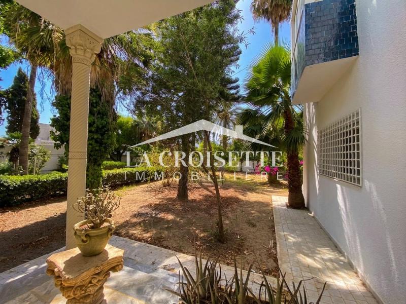 Rez-de-chaussée de villa S+3 avec piscine à La Marsa